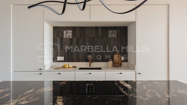 Appartement Rénové avec Vue Mer et Licence Touristique à Vendre à Cumbres del Rodeo, Nueva Andalucía