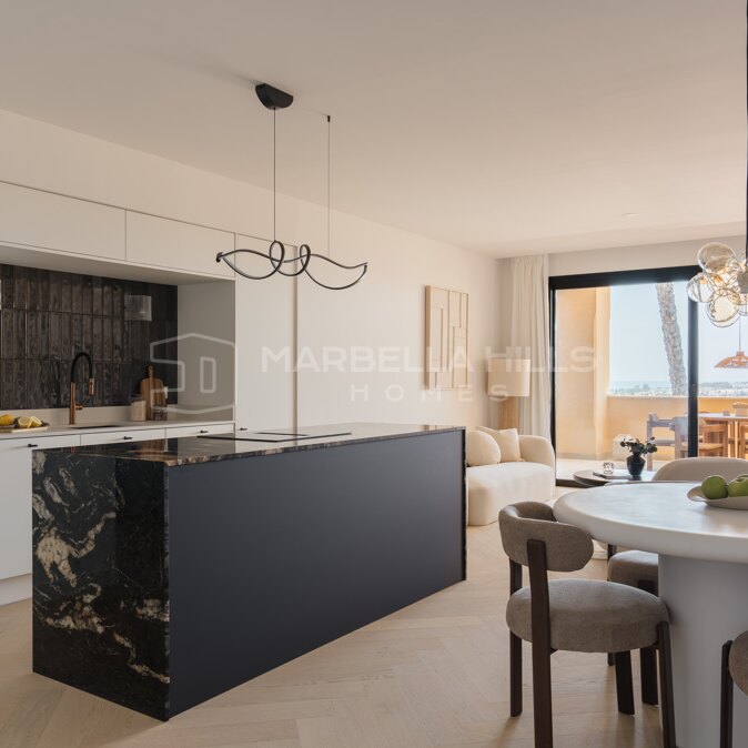 Appartement Rénové avec Vue Mer et Licence Touristique à Vendre à Cumbres del Rodeo, Nueva Andalucía
