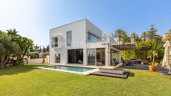 Villa Contemporaine à Vendre à El Rosario, Marbella Est