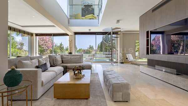 Villa Contemporánea en Venta en El Rosario, Marbella Este