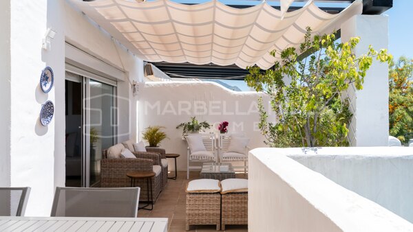 Élégant Penthouse Duplex avec Vue Panoramique sur la Mer à La Quinta Village, Nueva Andalucía