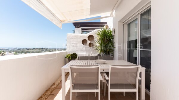 Élégant Penthouse Duplex avec Vue Panoramique sur la Mer à La Quinta Village, Nueva Andalucía