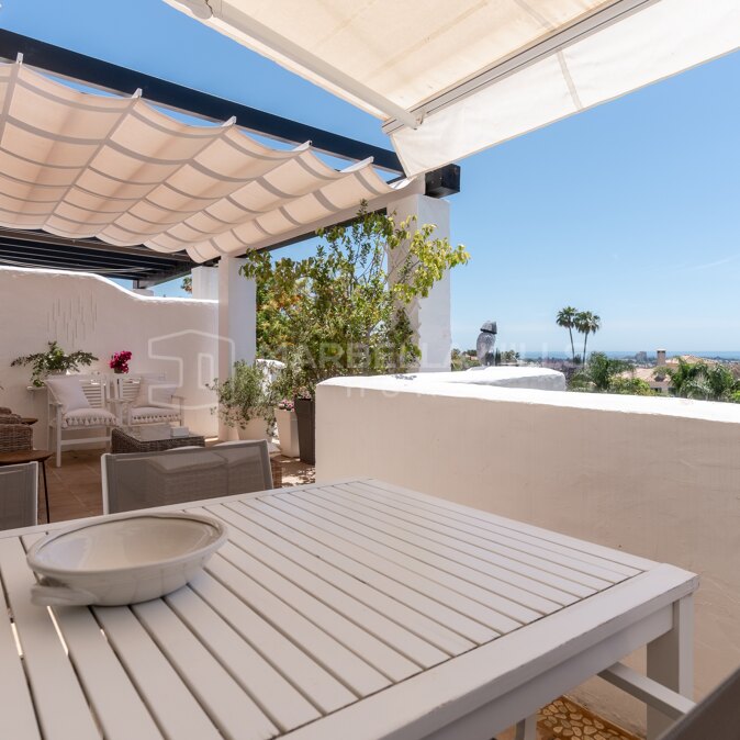 Elegant Duplex Penthouse with Panoramic Sea Views in La Quinta Village, Nueva Andalucía