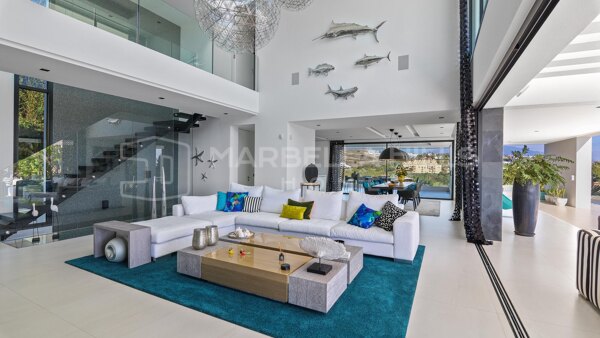 Moderne Luxusvilla zum Verkauf in Los Flamingos Golf, Benahavís mit Panoramablick auf das Meer