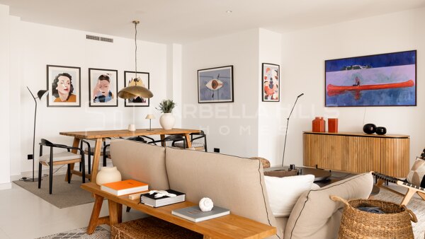 Apartamento de Diseño en Venta en Mirador de Estepona Hills con Jardín Privado y Licencia Turística
