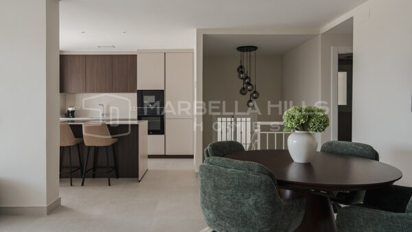 Apartamento con vistas panorámicas al mar en venta en Los Almendros, Benahavís