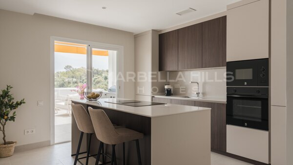 Apartamento con vistas panorámicas al mar en venta en Los Almendros, Benahavís