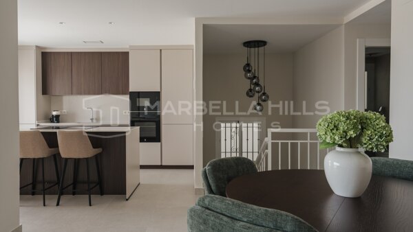 Apartamento con vistas panorámicas al mar en venta en Los Almendros, Benahavís