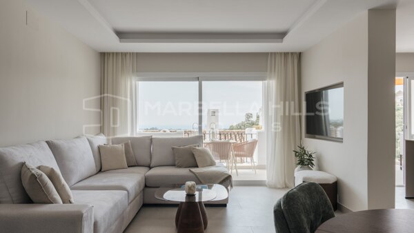 Apartamento con vistas panorámicas al mar en venta en Los Almendros, Benahavís