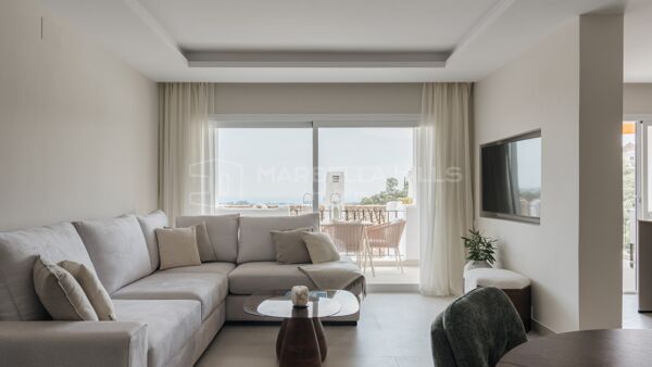 Panoramic Sea View Apartment for Sale in Los Almendros, Benahavís