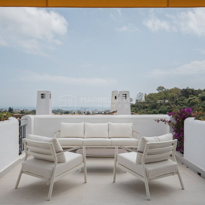 Panoramic Sea View Apartment for Sale in Los Almendros, Benahavís