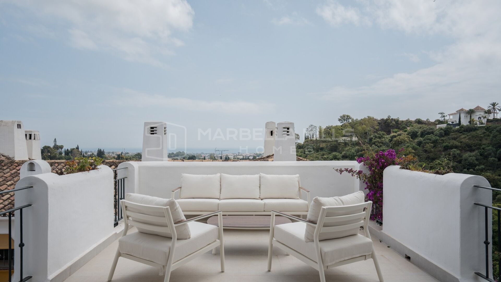 Panoramic Sea View Apartment for Sale in Los Almendros, Benahavís