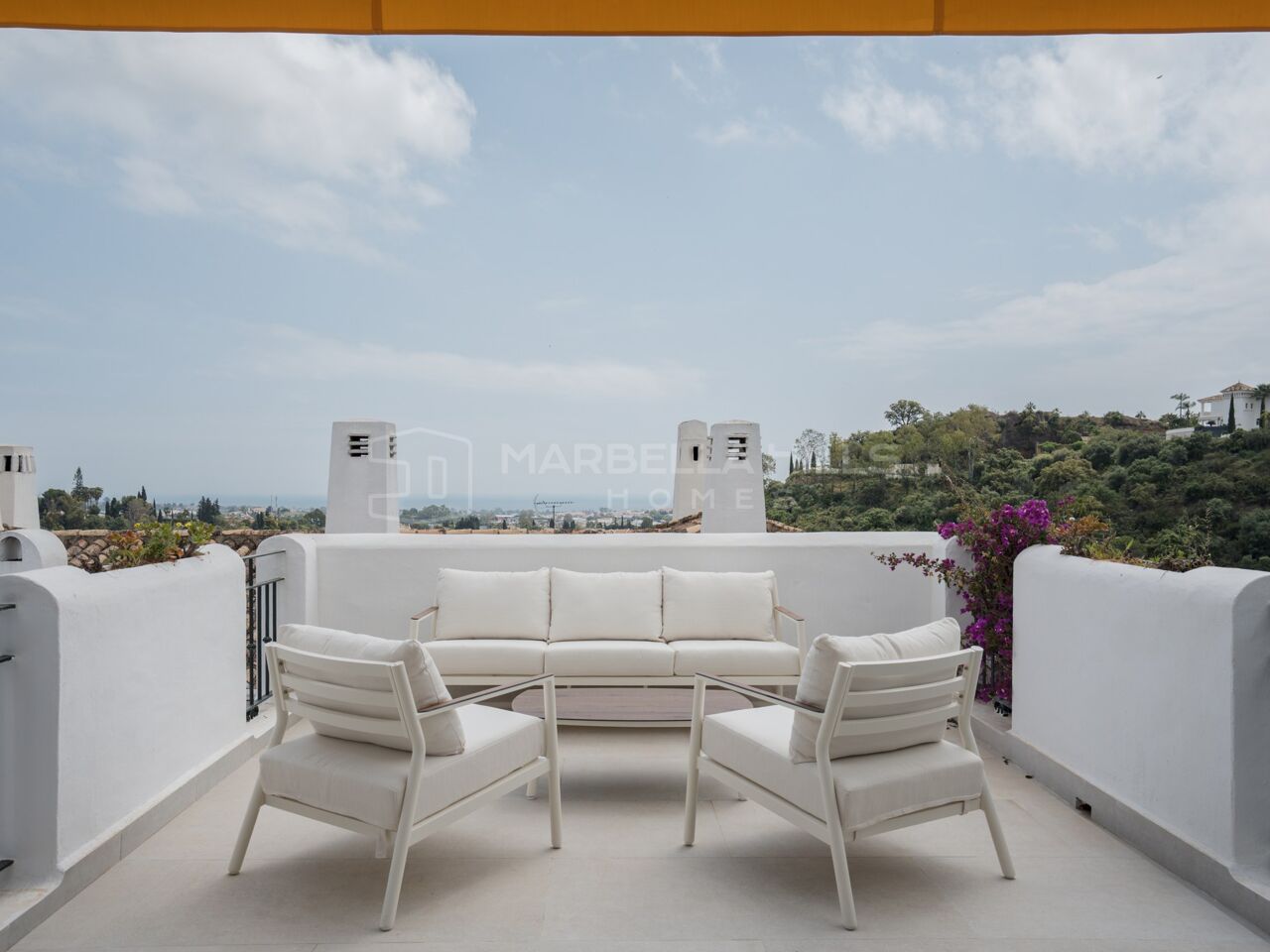 Panoramic Sea View Apartment for Sale in Los Almendros, Benahavís