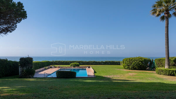 Beachfront Villa for Sale in Cancelada, Estepona with 3,310 m² Plot and Direct Beach Access