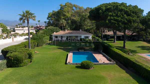 Beachfront Villa for Sale in Cancelada, Estepona with 3,310 m² Plot and Direct Beach Access
