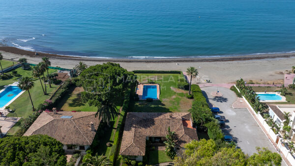 Beachfront Villa for Sale in Cancelada, Estepona with 3,310 m² Plot and Direct Beach Access