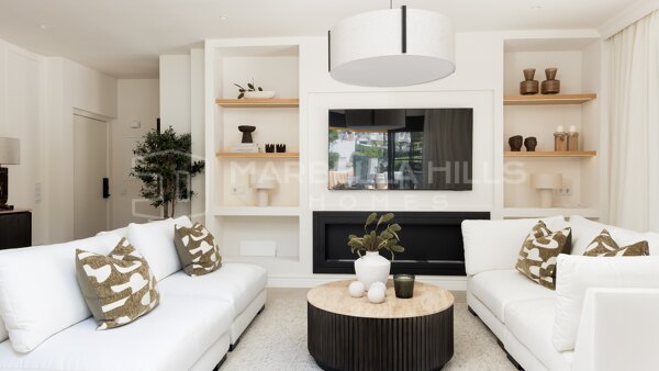 Luxuriöse Erdgeschosswohnung in Aldea Blanca, Nueva Andalucía – Komplett nach skandinavischen Standards renoviert