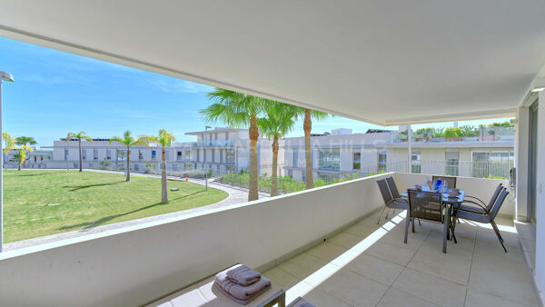 Appartement avec vue sur la mer et licence touristique à vendre à Serenity Views, Estepona