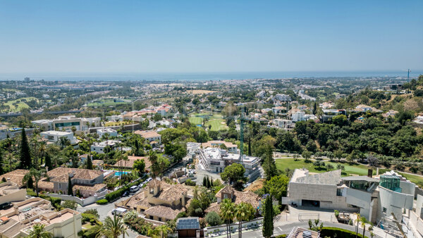 Villa de Lujo con Licencia Turística en Venta en La Quinta Hills, Benahavís