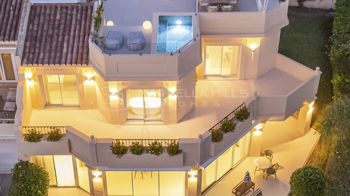 Luxusvilla mit Touristenlizenz zum Verkauf in La Quinta Hills, Benahavís