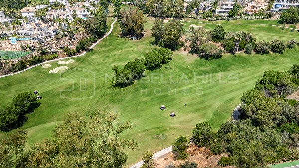 Villa de Lujo con Licencia Turística en Venta en La Quinta Hills, Benahavís