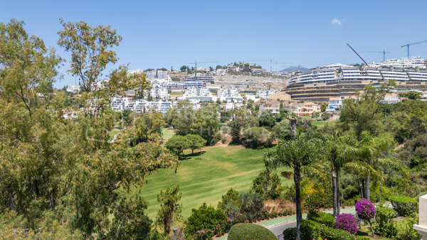 Villa de Lujo con Licencia Turística en Venta en La Quinta Hills, Benahavís