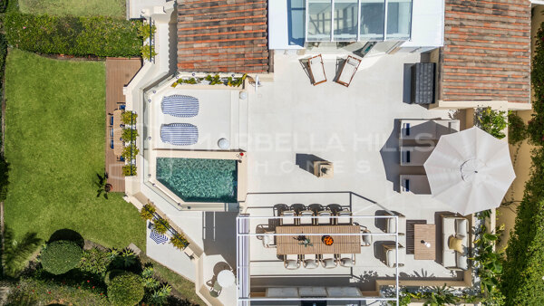 Villa de Lujo con Licencia Turística en Venta en La Quinta Hills, Benahavís
