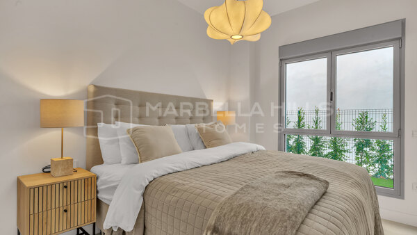 Apartamento de lujo en planta baja en venta en Santa Clara, Marbella Este | Piscina privada, jardín y spa