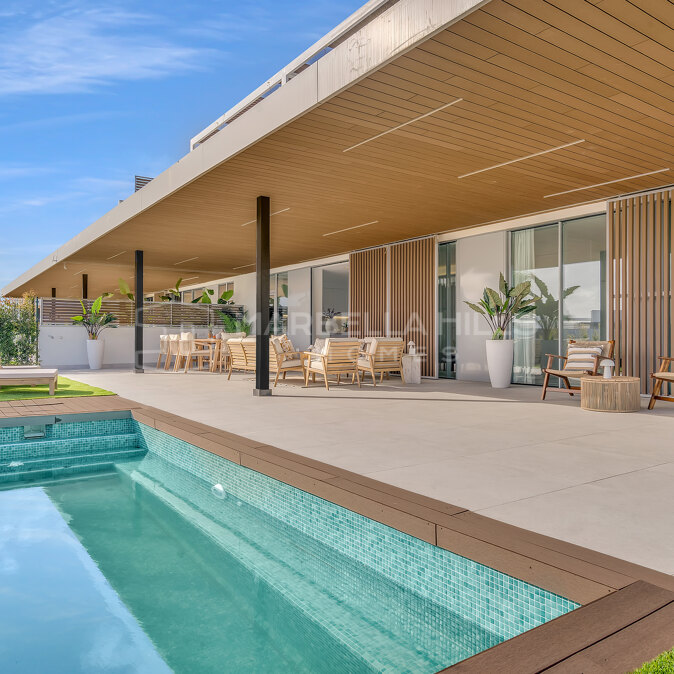 Luxus-Erdgeschosswohnung zum Verkauf in Santa Clara, Marbella Ost | Privater Pool, Garten & Spa
