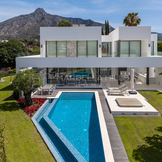 Villa contemporaine de luxe à vendre à Las Lomas del Marbella Club, Golden Mile de Marbella | Salle de sport, spa et cinéma