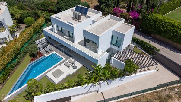 Villa contemporaine de luxe à vendre à Las Lomas del Marbella Club, Golden Mile de Marbella | Salle de sport, spa et cinéma
