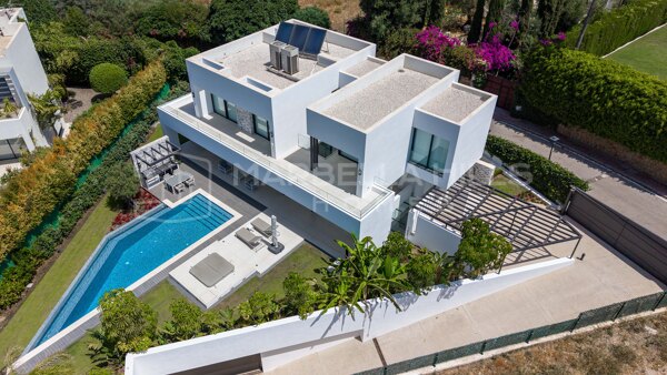 Villa contemporaine de luxe à vendre à Las Lomas del Marbella Club, Golden Mile de Marbella | Salle de sport, spa et cinéma
