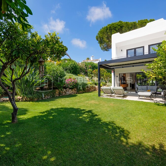 Rontline Golf Townhouse for Sale in Nueva Andalucía with Tourist Licence | Fully Renovated in Peñablanca