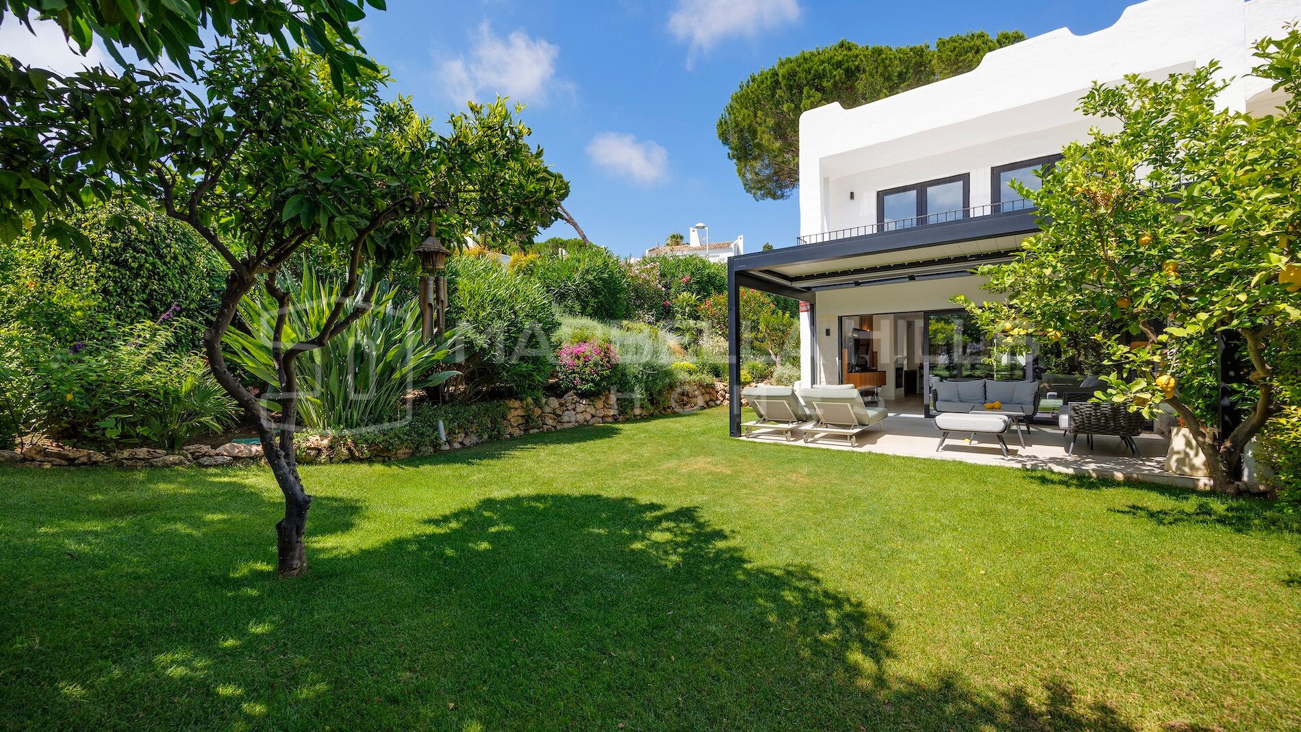 Rontline Golf Townhouse for Sale in Nueva Andalucía with Tourist Licence | Fully Renovated in Peñablanca