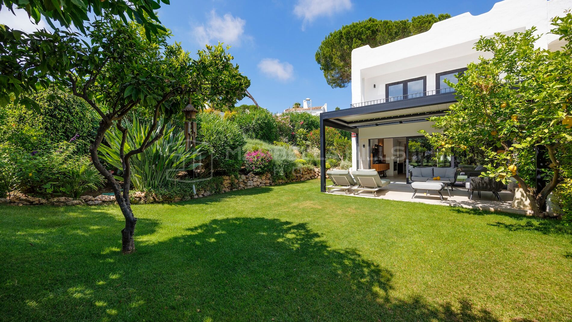 Rontline Golf Townhouse for Sale in Nueva Andalucía with Tourist Licence | Fully Renovated in Peñablanca