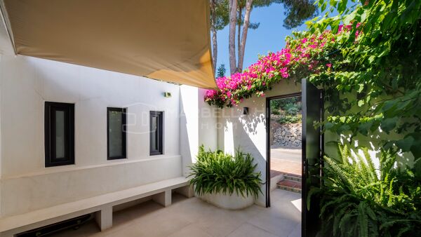 Rontline Golf Townhouse for Sale in Nueva Andalucía with Tourist Licence | Fully Renovated in Peñablanca