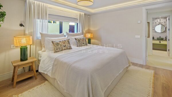 Luxury Frontline Golf Villa for Sale in La Cerquilla, Nueva Andalucía | Guest House, Spa & Pool