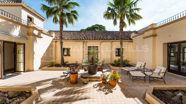 Propriété d’exception à vendre à El Velerín, Estepona | Vue mer panoramique et domaine privé de 99 660 m²