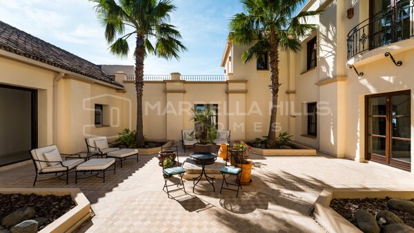 Propriété d’exception à vendre à El Velerín, Estepona | Vue mer panoramique et domaine privé de 99 660 m²
