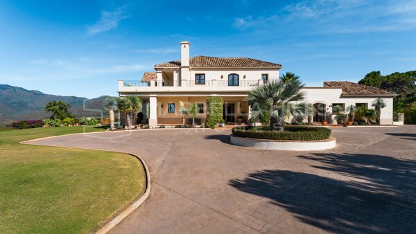 Propriété d’exception à vendre à El Velerín, Estepona | Vue mer panoramique et domaine privé de 99 660 m²