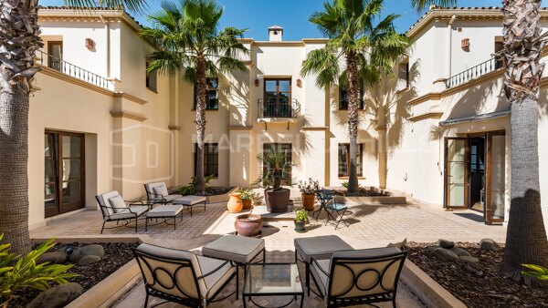 Propriété d’exception à vendre à El Velerín, Estepona | Vue mer panoramique et domaine privé de 99 660 m²