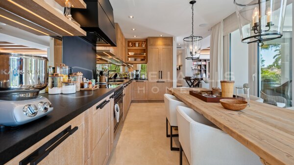 Apartamento de lujo en venta en Marina Puente Romano, Marbella Golden Mile | Residencia exclusiva de un dormitorio