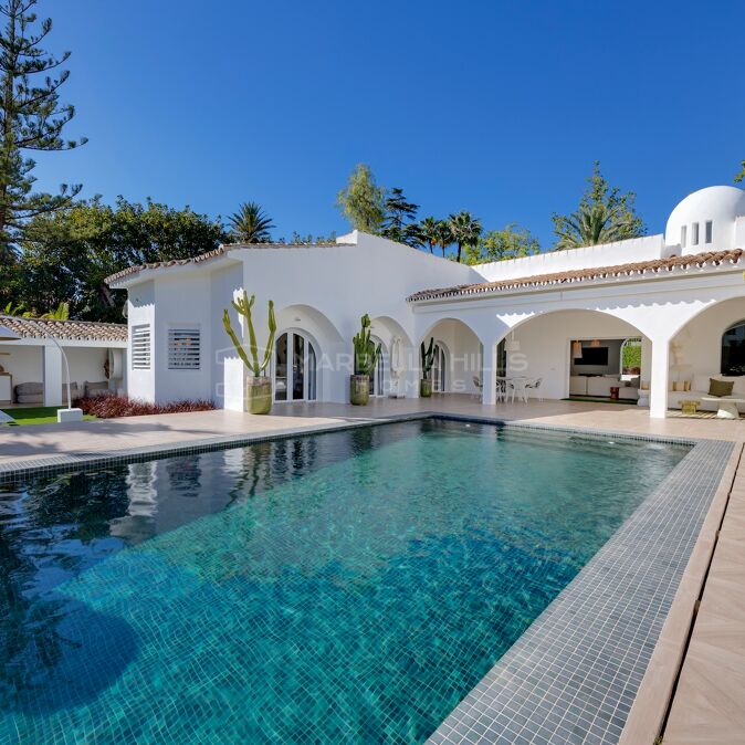Fántastica Villa moderna en una sola planta en primera línea de golf en venta en Guadalmina Alta, Marbella