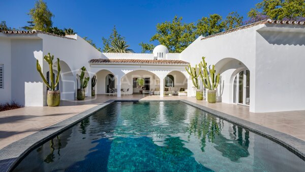 Fabuleuse villa de plain-pied en première ligne de golf à Guadalmina Alta, Marbella