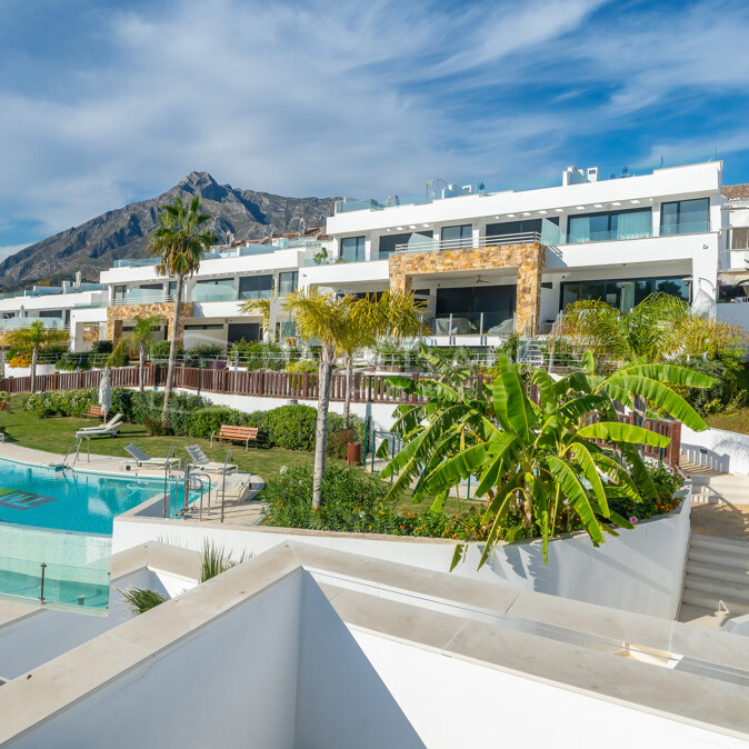 Maison de ville moderne de 3 chambres à vendre sur le Golden Mile de Marbella près de Puente Romano