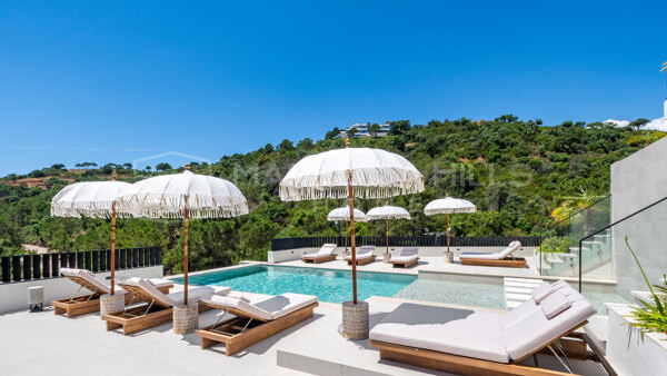 Luxury Contemporary Villa for sale with Panoramic Lake & Golf Views in Monte Mayor, Benahavís