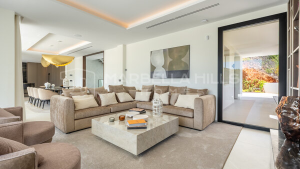 Luxury Contemporary Villa for sale with Panoramic Lake & Golf Views in Monte Mayor, Benahavís
