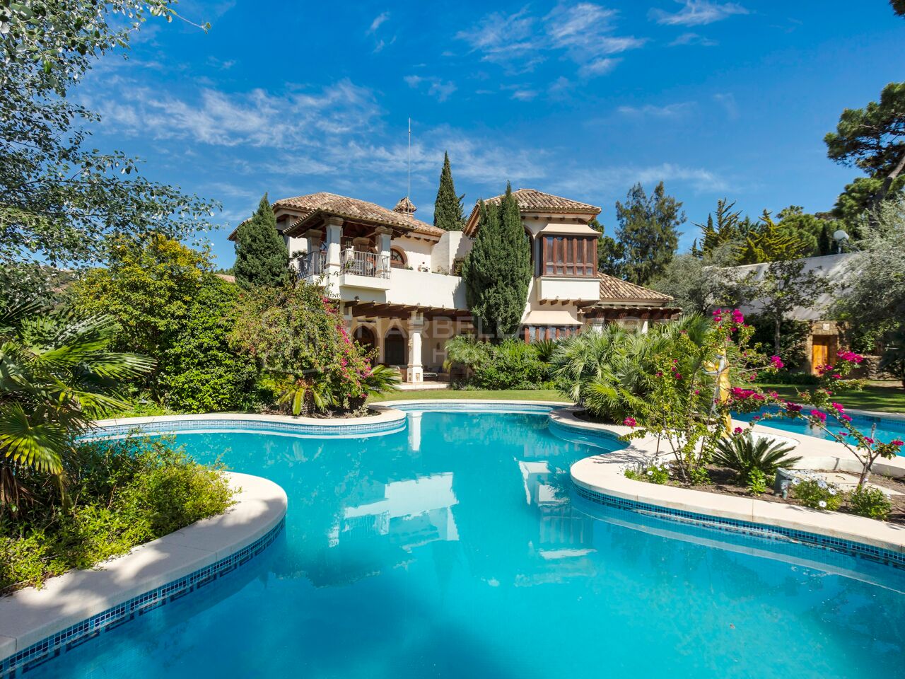 Villa de lujo en venta en La Zagaleta | Exclusiva finca privada con casa de invitados