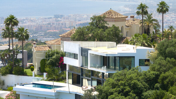 Luxury Contemporary Villa for Sale in Altos de Los Monteros, Marbella East | Panoramic Sea Views