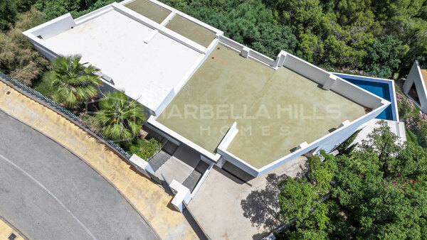 Luxury Contemporary Villa for Sale in Altos de Los Monteros, Marbella East | Panoramic Sea Views